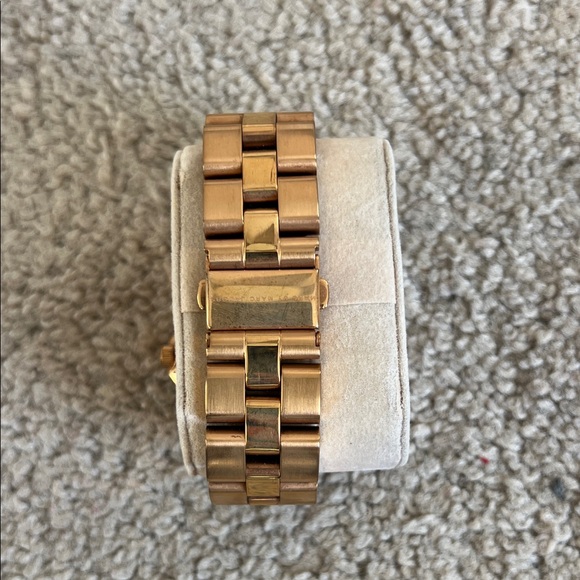 Marc by Marc Jacobs Rose Gold Watch with White Face - Picture 2 of 2